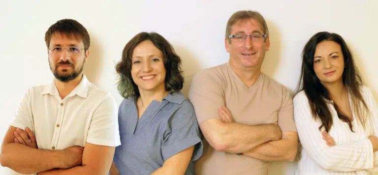 בתמונה, מימין לשמאל: ד"ר טניה דובוביק, פרופ' שי שן-אור, ד"ר אלינה סטרוסבצקי וד"ר מרטין לוקצ'ישין