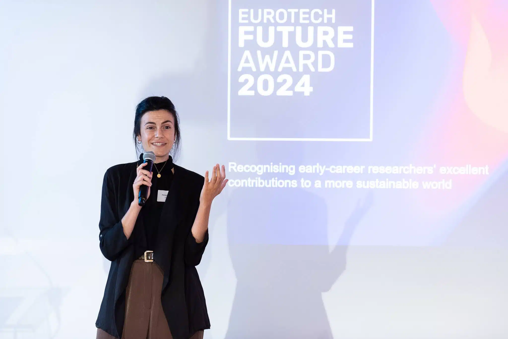 ד"ר פטריסיה מורה-ריימונדו במעמד קבלת הפרס. קרדיט: EuroTech Universities Alliance

