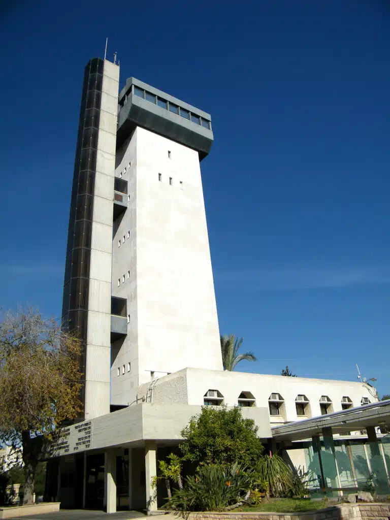 מבנה המצפה באוניברסיטת בר אילן. המחשה: depositphotos.com